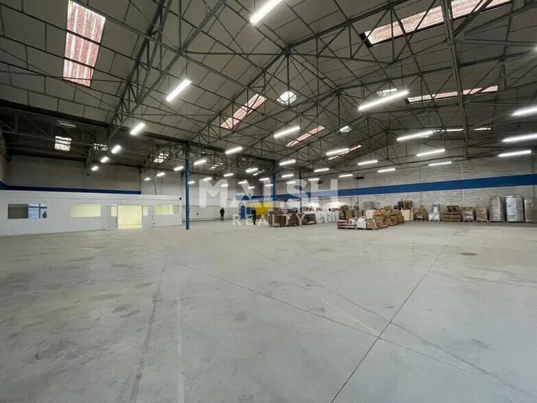 Flex in Vaulx-en-Velin for lease - Interior Photo - Image 3 of 7
