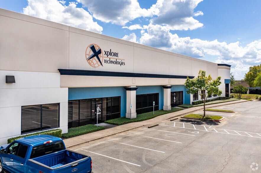 14000 Summit Dr, Austin, TX à louer - Photo du bâtiment - Image 2 de 4