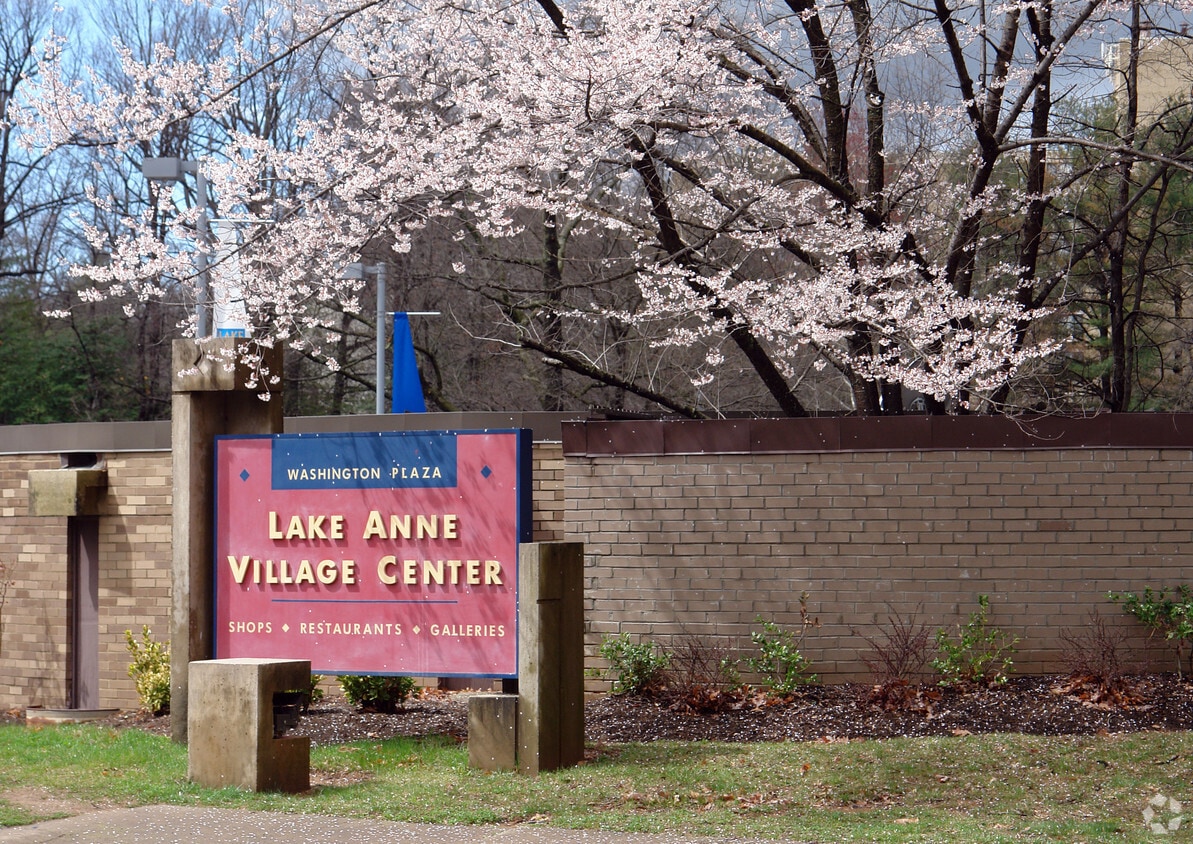 1635 Washington Plz, Reston, VA for lease Building Photo- Image 1 of 29