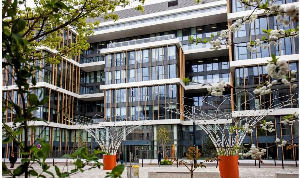 Bureau dans Montigny-le-Bretonneux à louer - Photo du bâtiment - Image 1 de 5