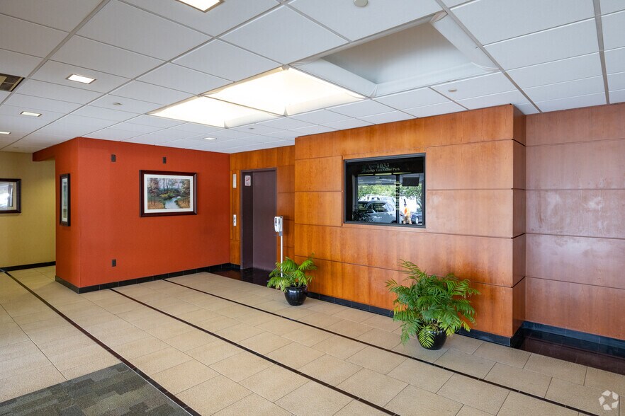 1033 Rte 46 108, Clifton, NJ à vendre - Hall d’entrée - Image 3 de 5