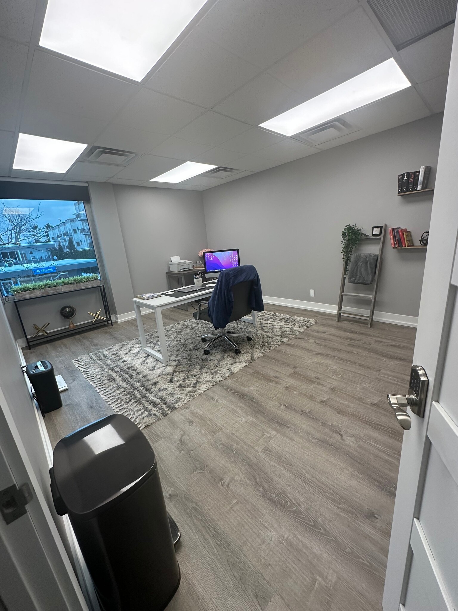 925-975 E Maple Rd, Birmingham, MI à louer Photo intérieure- Image 1 de 5