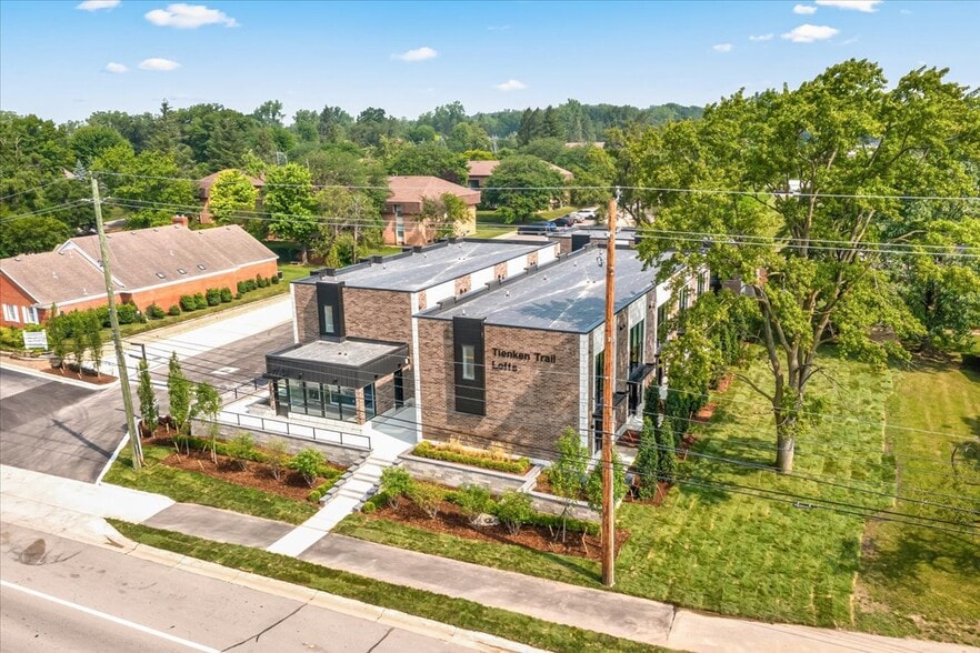 460 W Tienken Rd, Rochester Hills, MI à vendre - Photo du bâtiment - Image 3 de 25