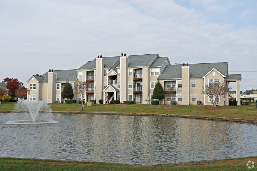 1701 Chase Pointe Cir, Virginia Beach, VA à vendre - Photo du bâtiment - Image 1 de 1