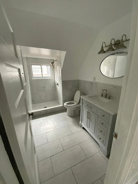 6-Unit East Liberty Portfolio portefeuille de 2 propriétés à vendre sur LoopNet.ca - Photo intérieure - Image 2 de 10
