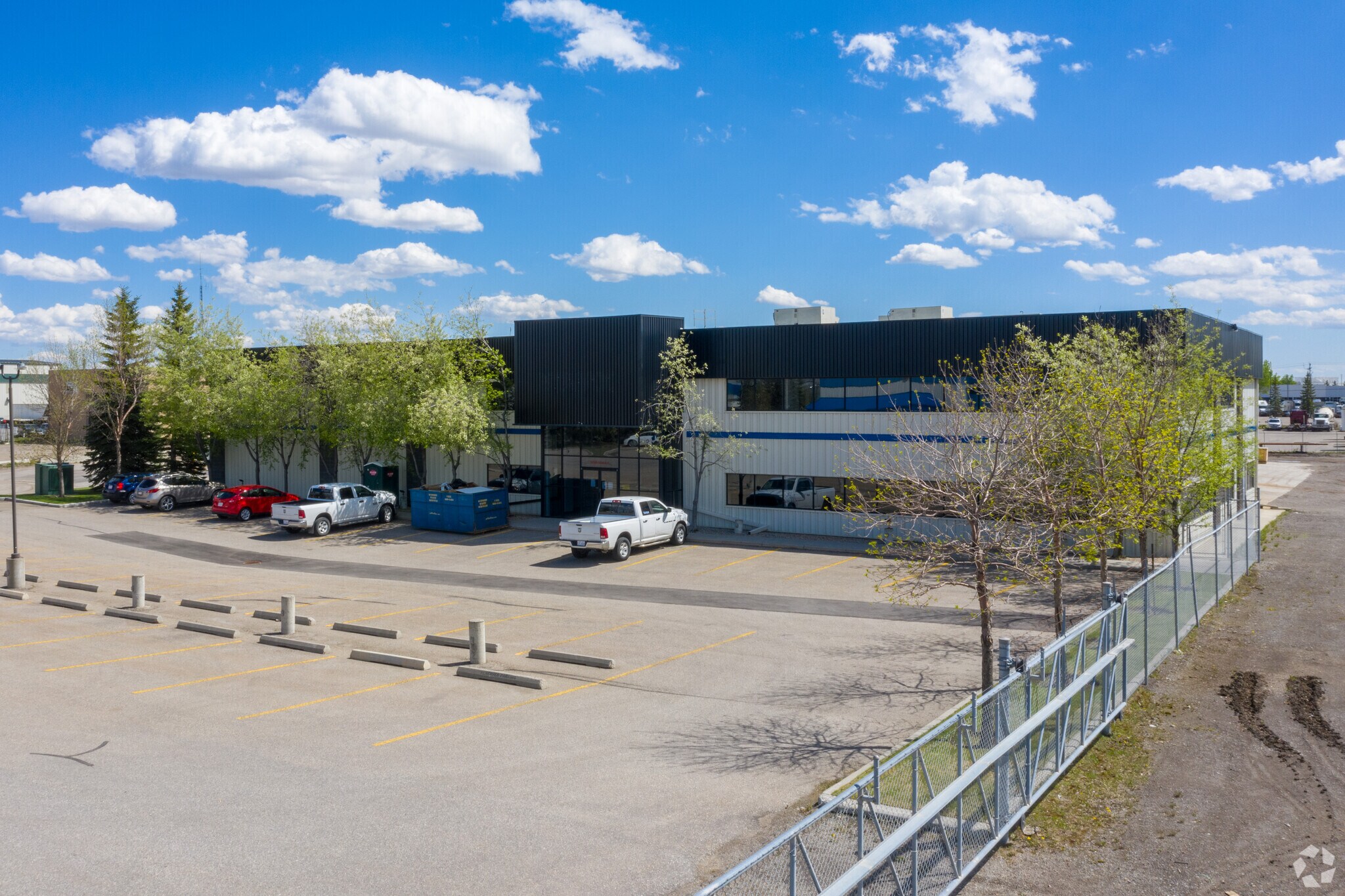 5735 53rd St SE, Calgary, AB à vendre Photo principale- Image 1 de 1