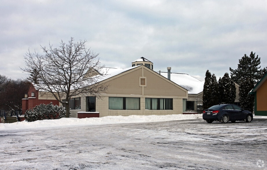 39319 Plymouth Rd, Livonia, MI for sale - Building Photo - Image 2 of 27