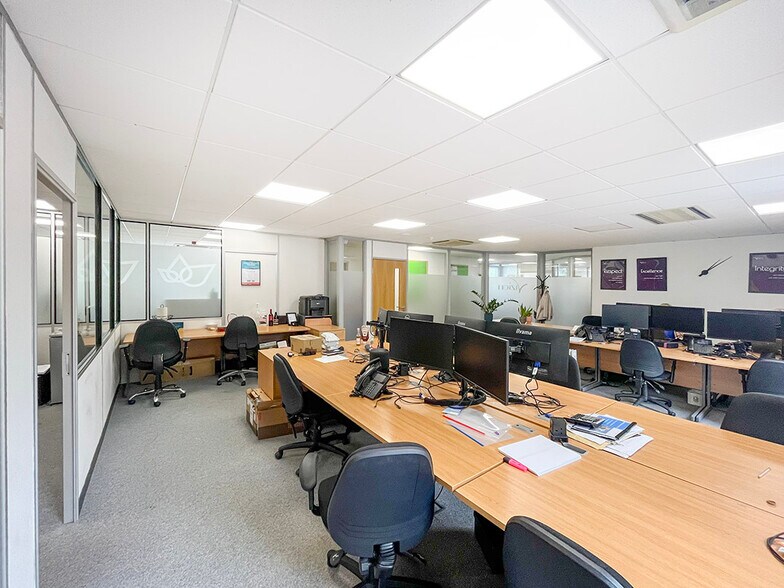 Dogflud Way, Farnham à louer - Photo intérieure - Image 3 de 8