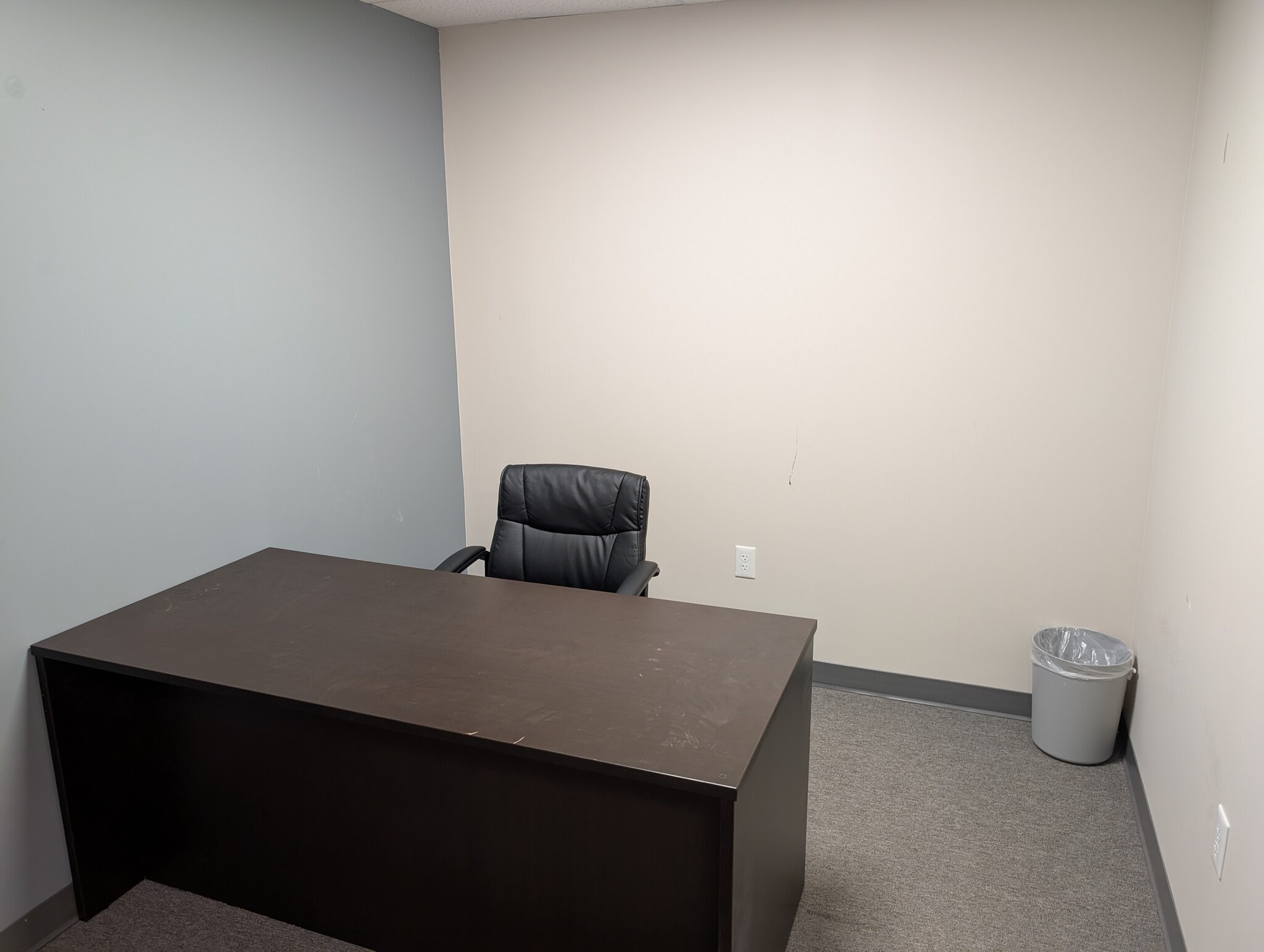 801 W Bay Dr, Largo, FL à louer Photo intérieure- Image 1 de 12