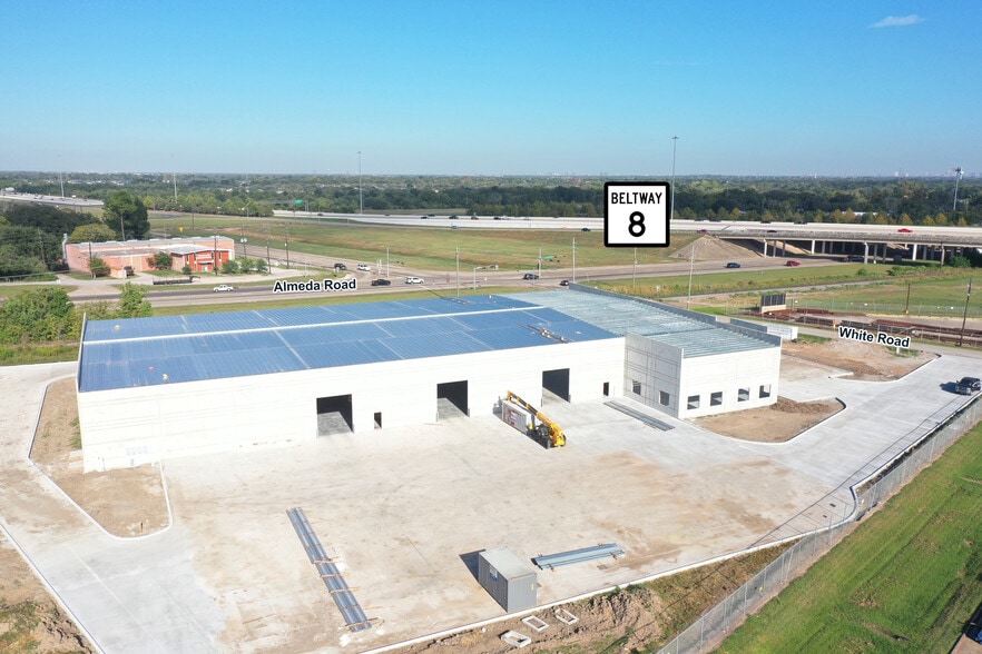6 White Rd, Houston, TX for lease - Building Photo - Image 2 of 5