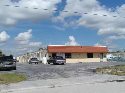 7535 Enterprise Dr, Riviera Beach, FL à louer - Photo principale - Image 3 de 3