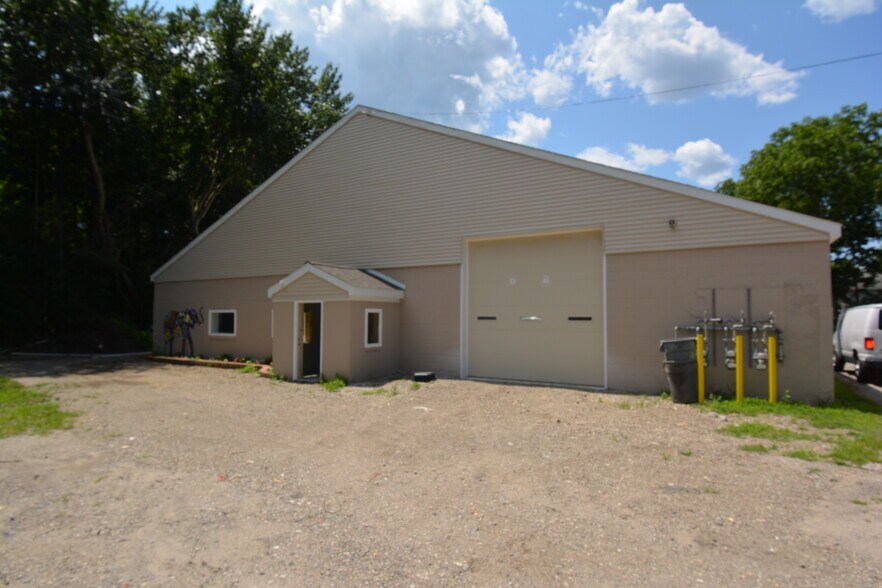 380 Grove Ave, Patchogue, NY à louer - Photo du bâtiment - Image 1 de 4