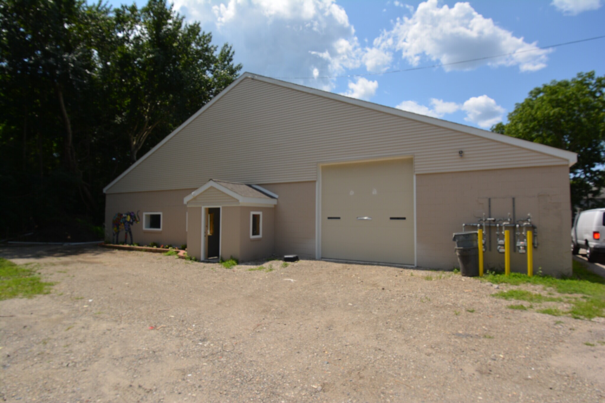 380 Grove Ave, Patchogue, NY à louer Photo du bâtiment- Image 1 de 5