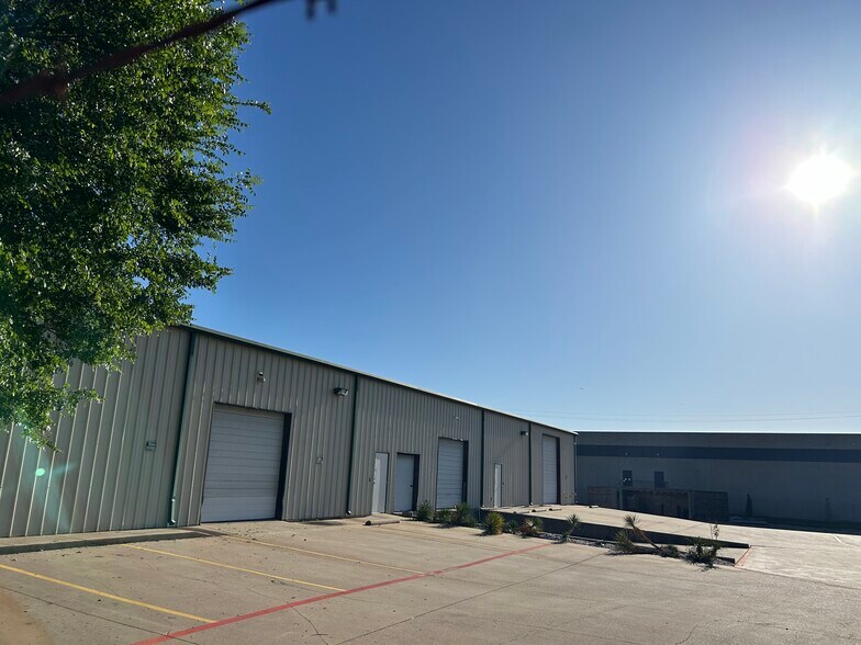 7307 Business Pl, Arlington, TX à louer - Photo du bâtiment - Image 2 de 15