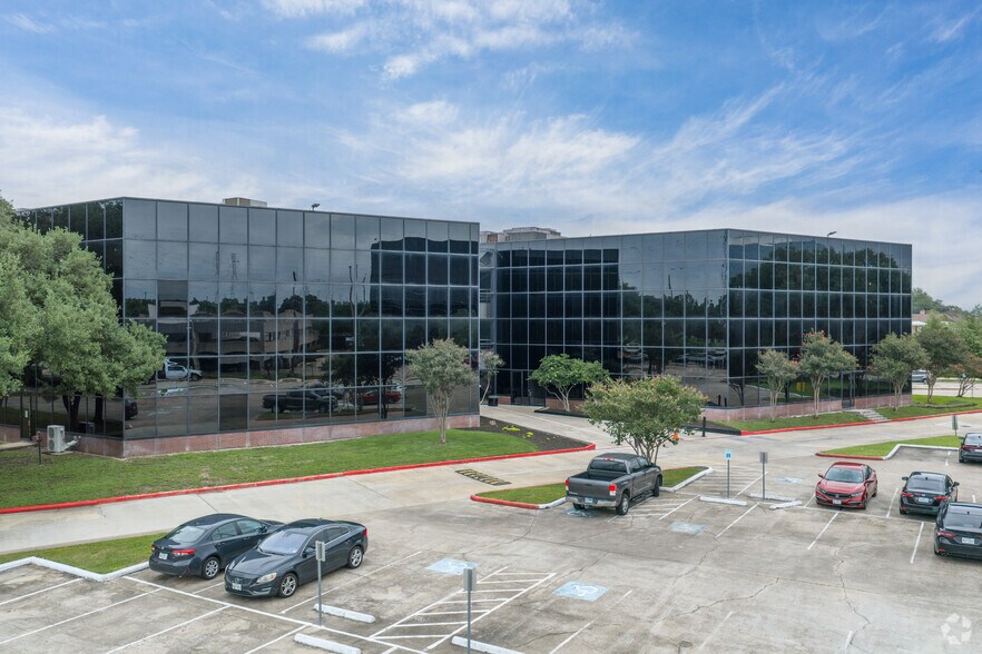 3000 Wilcrest Dr, Houston, TX à louer - Photo du bâtiment - Image 3 de 15