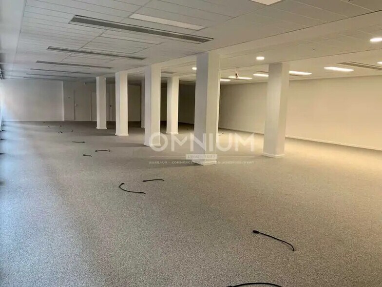Office in Lyon for lease - Interior Photo - Image 2 of 6