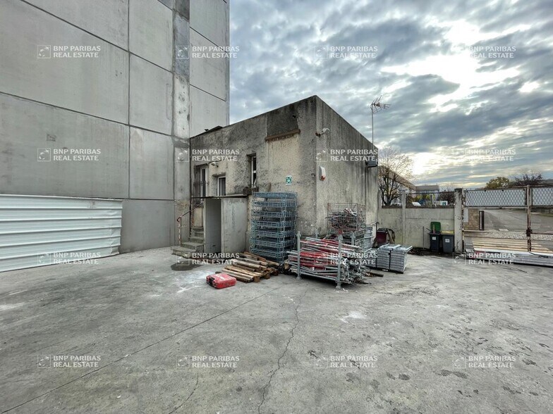 Flex dans Ivry-sur-Seine à louer - Photo du bâtiment - Image 3 de 9