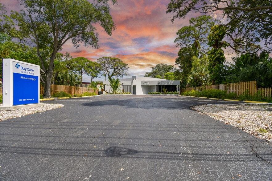 6711 38th Ave N, Saint Petersburg, FL for sale - Building Photo - Image 2 of 25