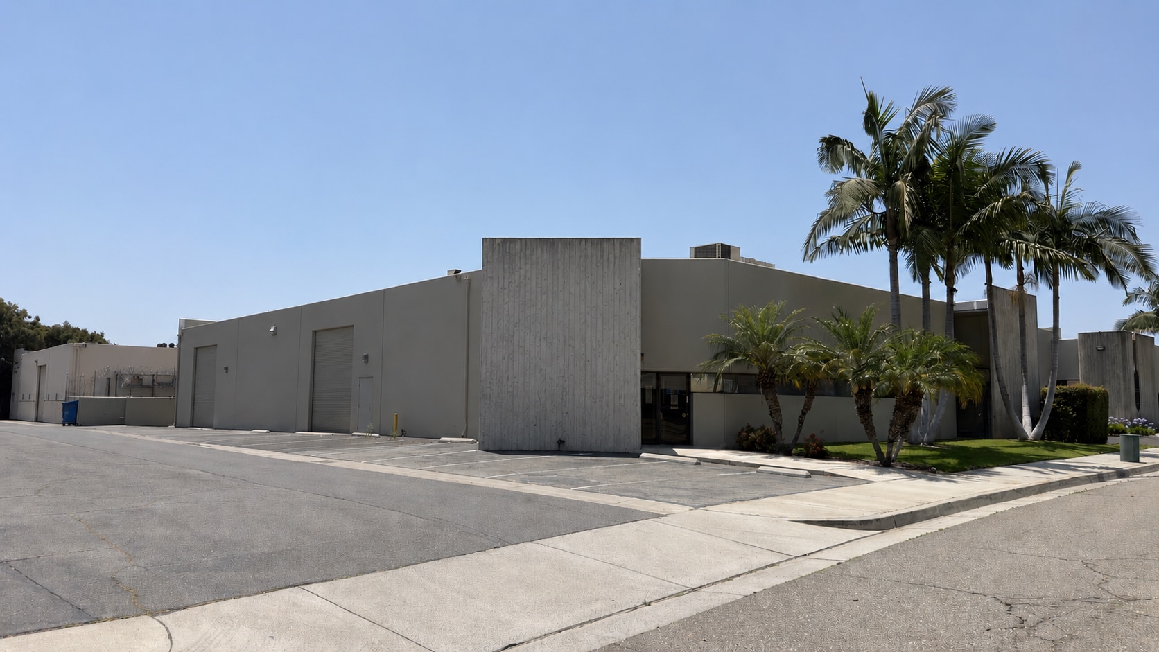 1200 E Gene Autry Way, Anaheim, CA à louer Photo du bâtiment- Image 1 de 2
