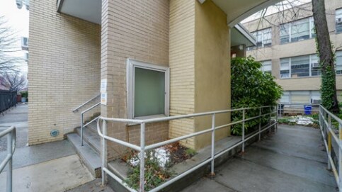31-18 37th St, Astoria, NY à louer - Photo du bâtiment - Image 3 de 9
