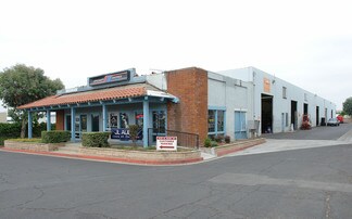 Plus de détails pour 1030 N Main St, Orange, CA - Local d'activités à louer
