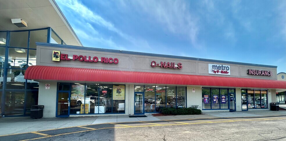 2135-2251 Belvidere Rd, Waukegan, IL à louer - Photo du bâtiment - Image 3 de 15