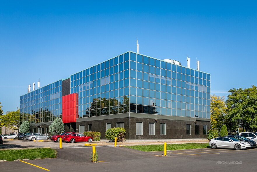 204 Boul De Montarville, Boucherville, QC à louer - Photo du bâtiment - Image 2 de 18