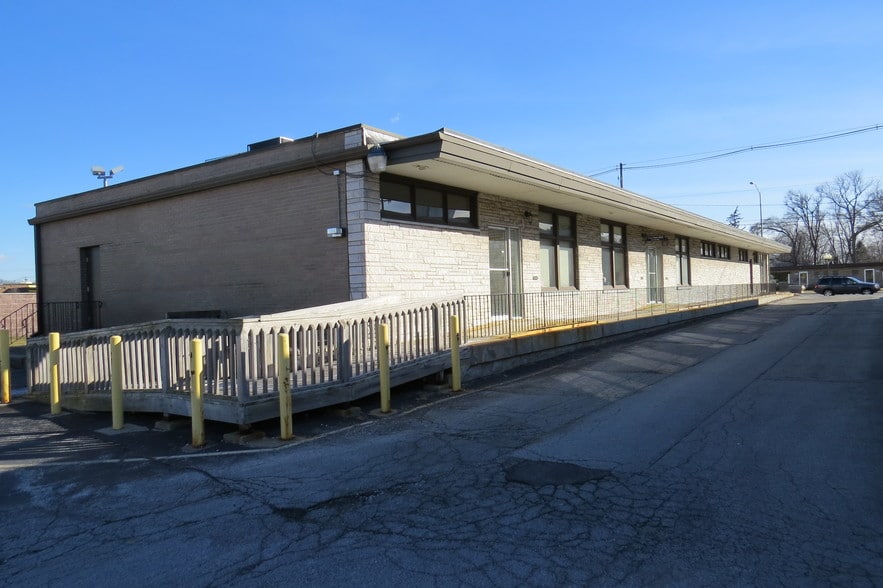 513 Ridge Rd, Munster, IN à louer - Photo du bâtiment - Image 3 de 26