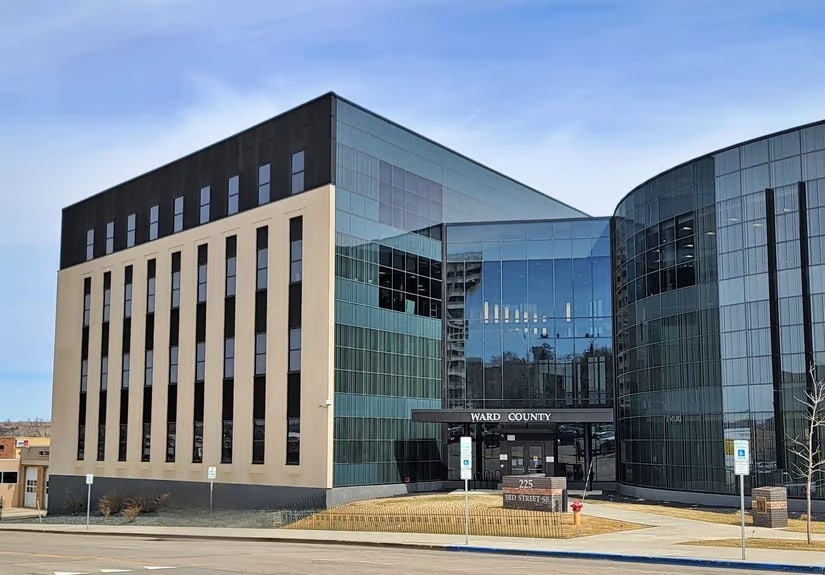 225 3rd St SE, Minot, ND for lease - Building Photo - Image 2 of 17