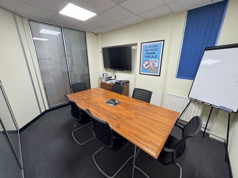 94 Lee High Rd, Londres à louer - Photo du bâtiment - Image 3 de 12