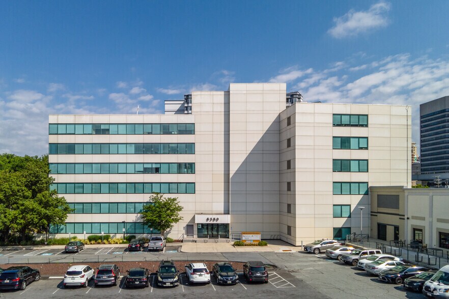 8380 Colesville Rd, Silver Spring, MD à louer - Photo du bâtiment - Image 3 de 8