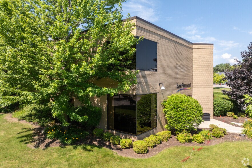 1123 S Milwaukee Ave, Libertyville, IL à vendre - Photo principale - Image 1 de 4