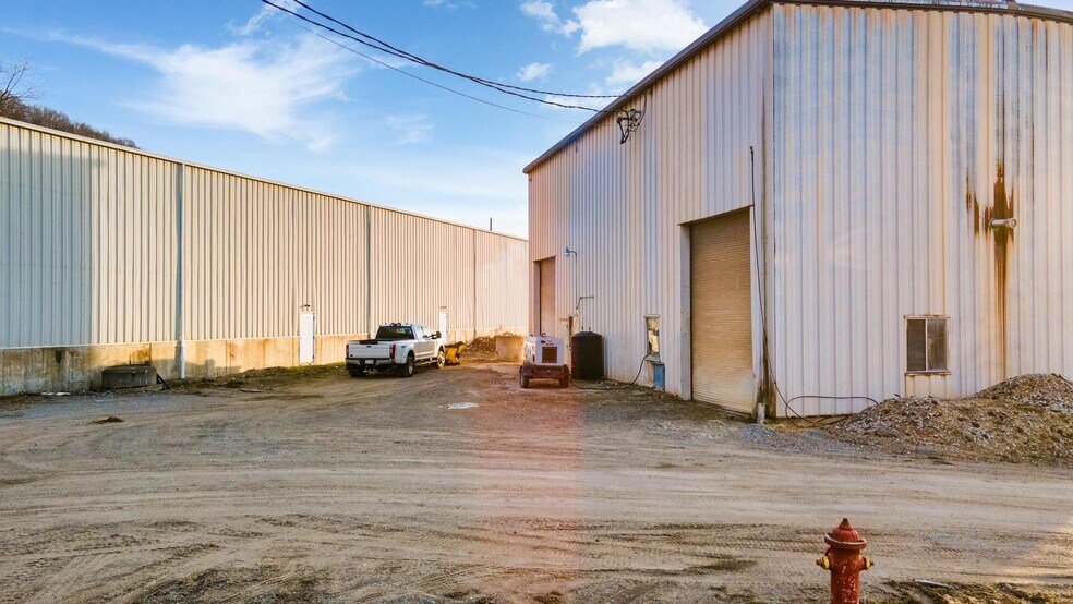 1925 Harvey Ave, East Liverpool, OH à vendre - Photo du bâtiment - Image 2 de 4