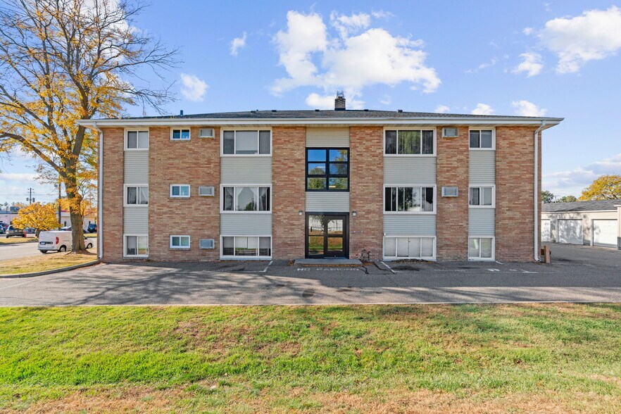 5324-5340 Hanson Ct N, Crystal, MN à vendre - Photo du bâtiment - Image 2 de 7