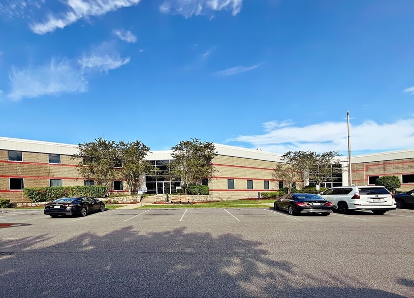 100 Weymouth St, Rockland, MA for lease - Building Photo - Image 2 of 45