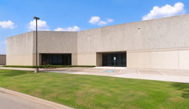 Plus de détails pour 2210 Hutton Dr, Carrollton, TX - Industriel à louer