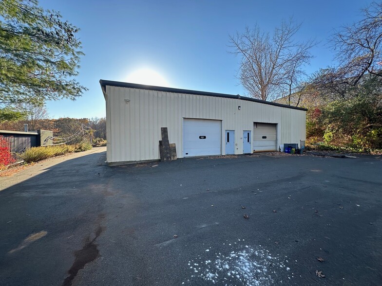 21 Overlook Dr, Hamden, CT for lease - Building Photo - Image 2 of 13