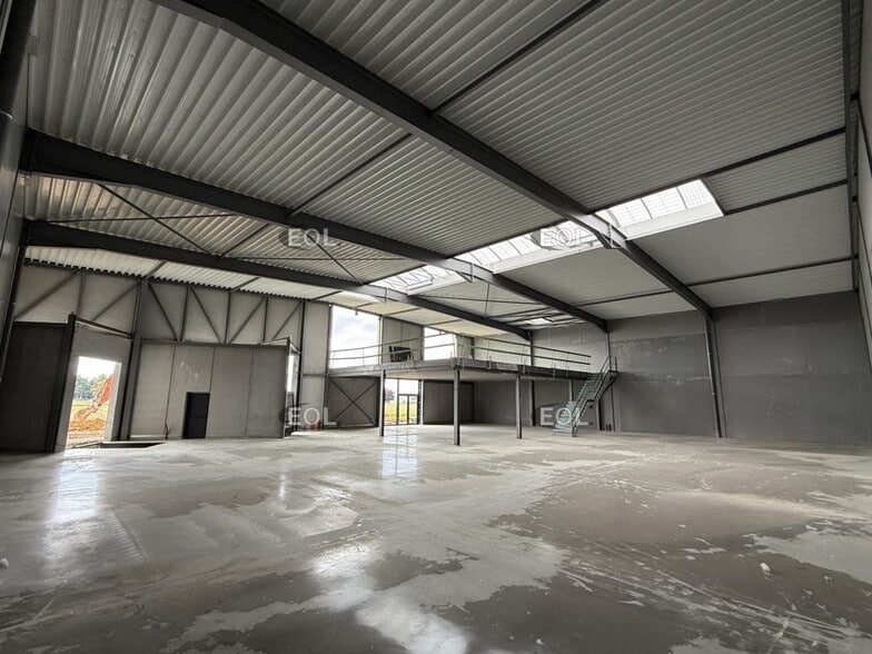 Flex in Le Mesnil-Amelot for lease - Building Photo - Image 1 of 4