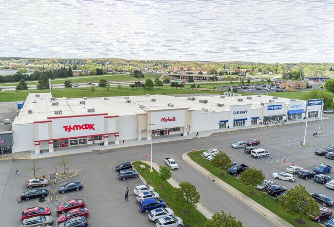 Plus de détails pour 18055-18105 Silver Pky, Fenton, MI - Commerce de détail à louer