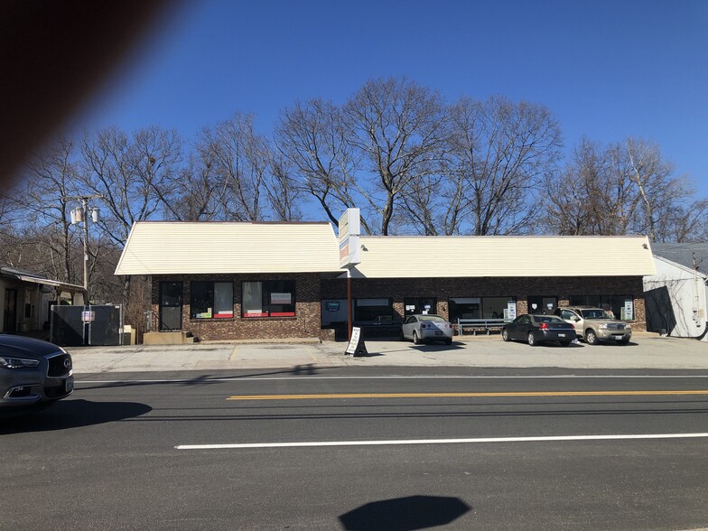 71 Tiogue Ave, West Warwick, RI à vendre - Photo du bâtiment - Image 1 de 1