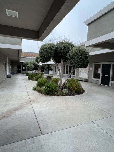 1610 Blossom Hill Rd, San Jose, CA for lease - Building Photo - Image 2 of 5