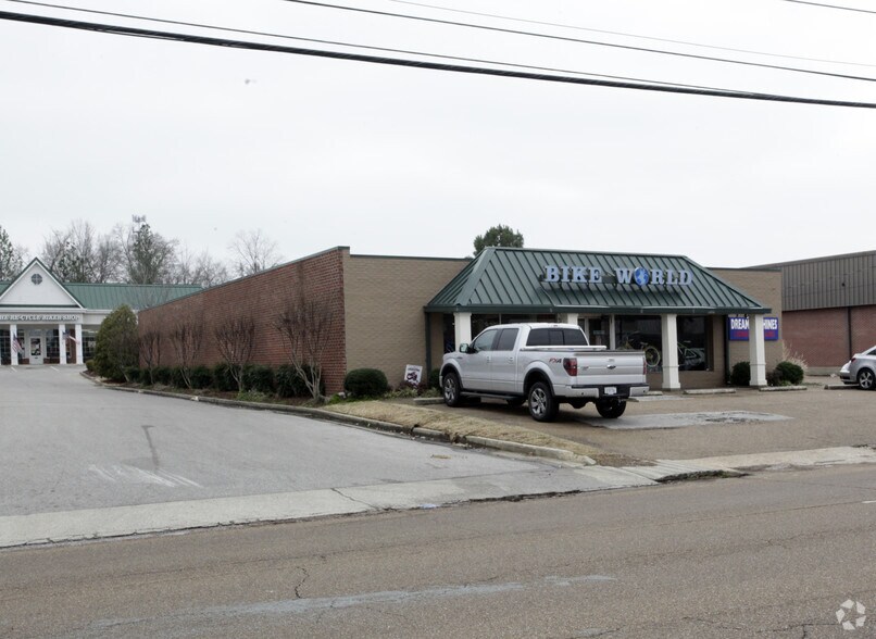 763-765 W Poplar Ave, Collierville, TN à louer - Photo du bâtiment - Image 2 de 2