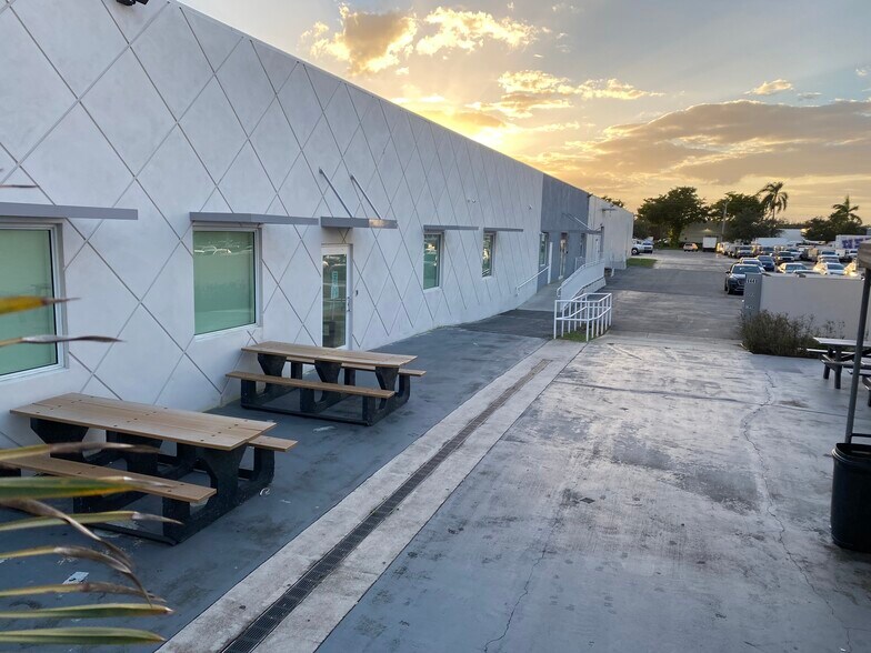 1441 SW 29th Ave, Pompano Beach, FL à vendre - Photo du bâtiment - Image 3 de 14