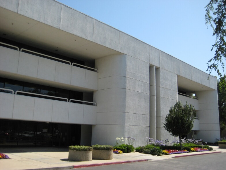 5555 California Ave, Bakersfield, CA à louer - Photo du bâtiment - Image 2 de 6