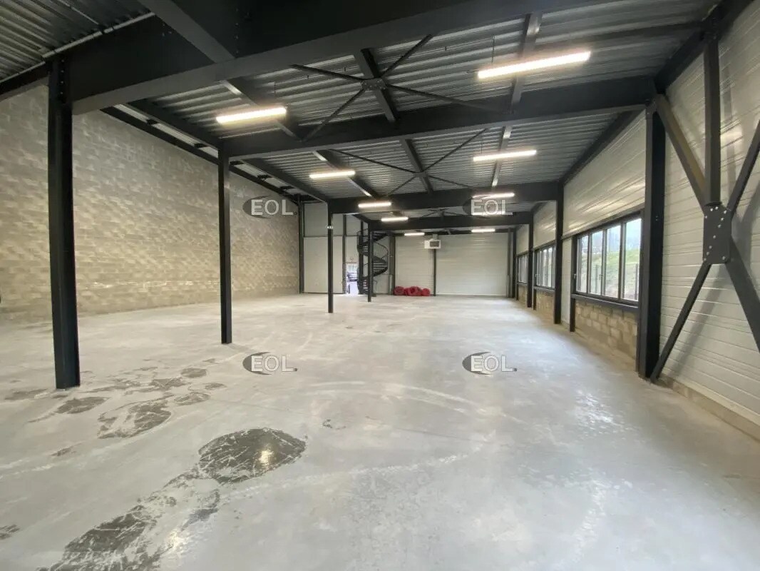 Flex in Buchelay for lease Building Photo- Image 1 of 10