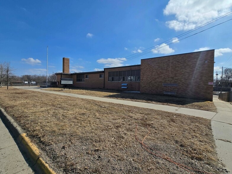 613 Mulberry St, Yankton, SD for sale - Building Photo - Image 2 of 37