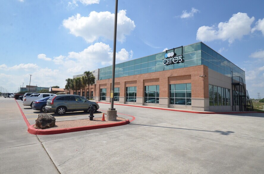 7900 N Sam Houston Pky W, Houston, TX à louer - Photo du bâtiment - Image 3 de 72