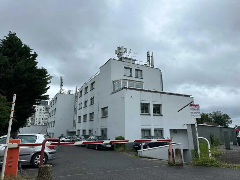 Office in Sarcelles for sale - Building Photo - Image 2 of 4