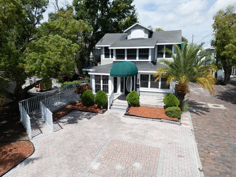216 Mirror Lake Dr N, Saint Petersburg, FL à louer - Photo du bâtiment - Image 2 de 22
