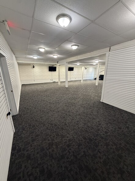 122 N Court St, Marysville, OH for sale - Interior Photo - Image 2 of 22